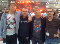 Tour 2009 : de gauche à droite : Charles Paxson, Paul Bushnell (bassiste), Bernard Gregory Suran Jr (guitariste) et Jean-François Berger (claviers).