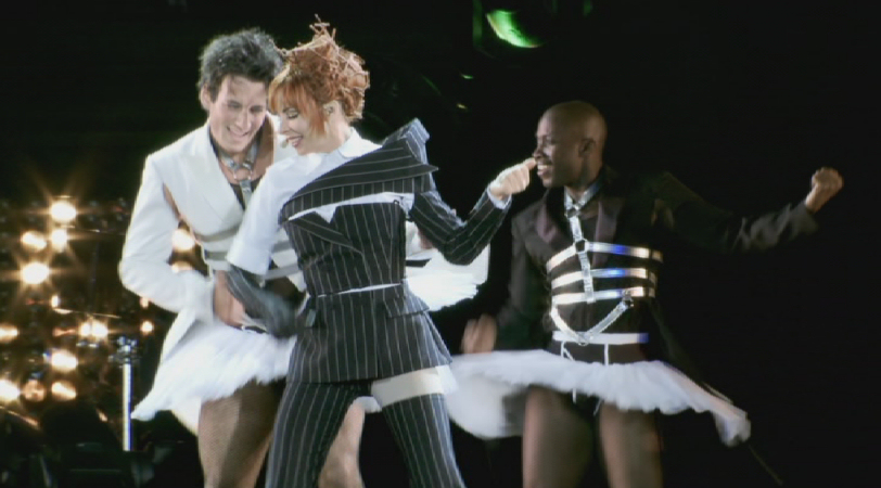 [Presse] Gala - Page 4 Mylene-farmer-tour-2009-choregraphies-134