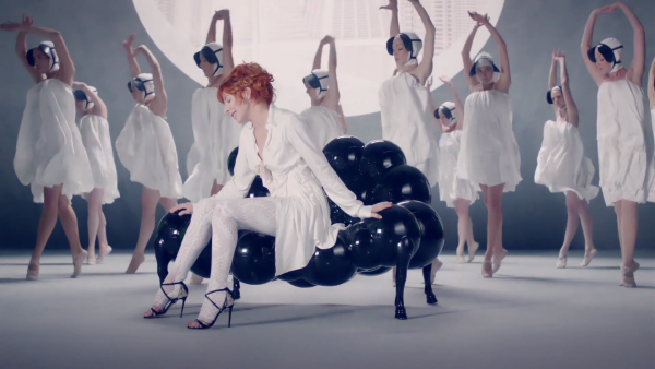 Mylène Farmer - Clip Lonely Lisa (2011)