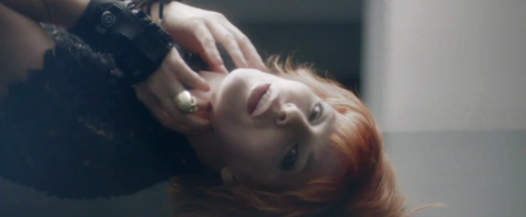 Mylène Farmer Oui mais... Non Clip