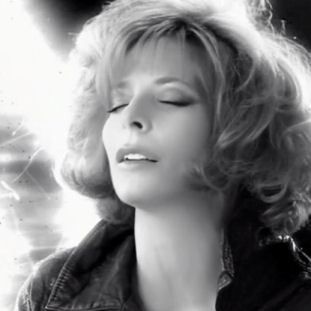 Mylène Farmer Clip C'est dans l'air réalisé par Alain Escalle