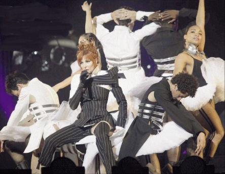 Mylène Farmer Tour 2009 Photo: Claude Gassian Mylène Farmer Tour 2009 Photo: Claude Gassian